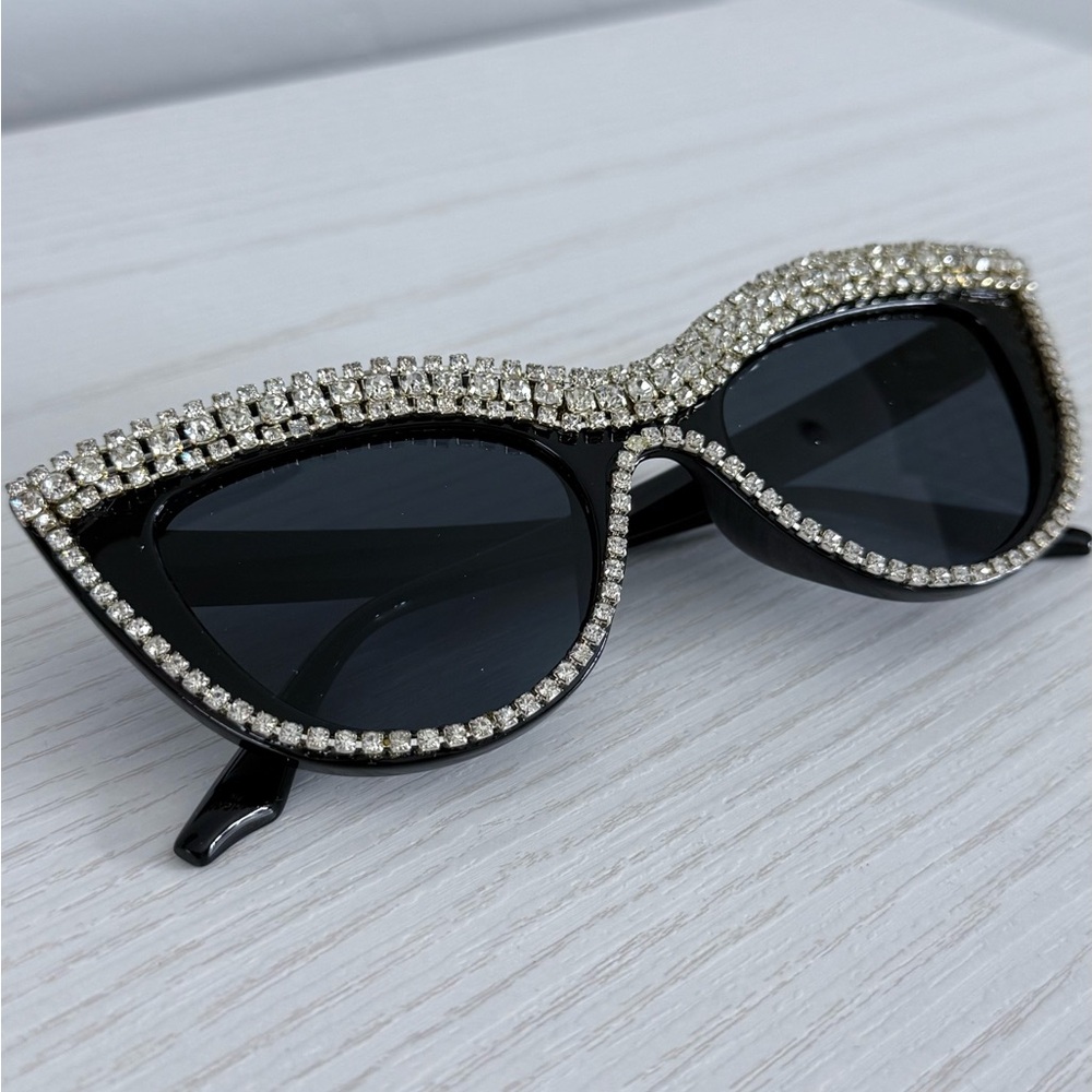 Elegant Black Rhinestone Sunglasses